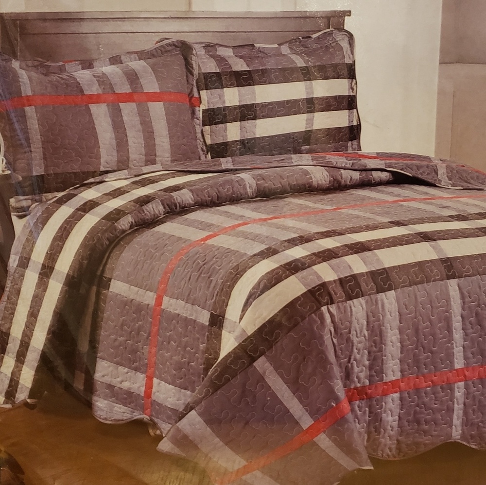 QUEEN SIZE QIILT/BEDSPREAD